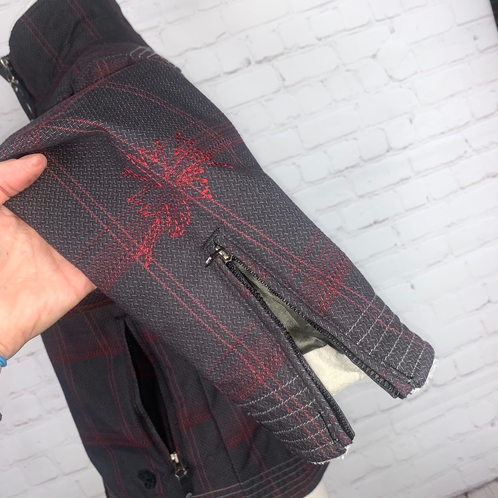 Like New |•MOUNTAIN HARDWEAR•| Commotion Retro Motion Snowboard Jacket - Picture 8 of 16